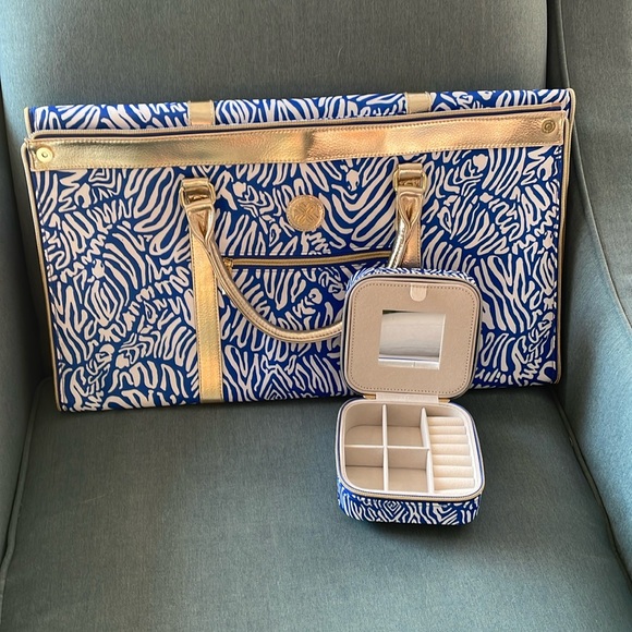 NWT Lilly Pulitzer, garment bag and make up box - Picture 2 of 9